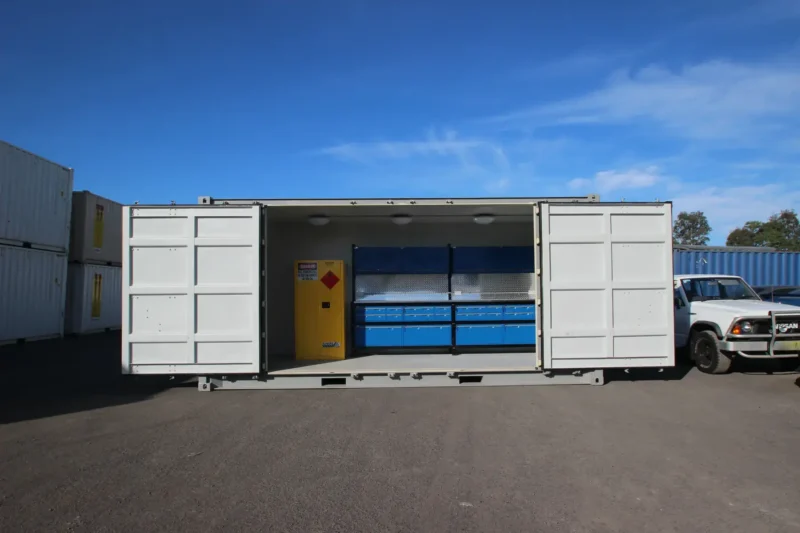Werkstattcontainer mit Seitenöffnung